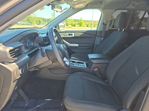 Used 2021 Ford Explorer XLT image 15
