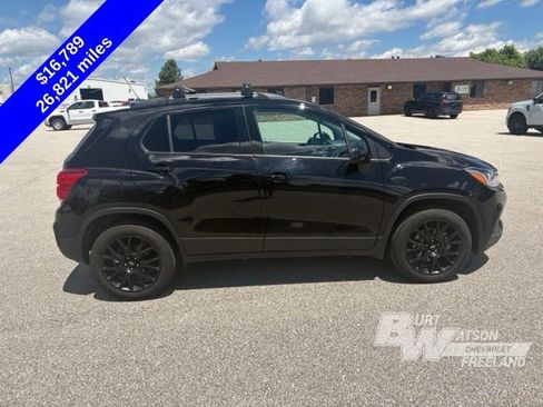 Used 2021 Chevrolet Trax LT w/ Premium Seat Package AWD/4WD image 7