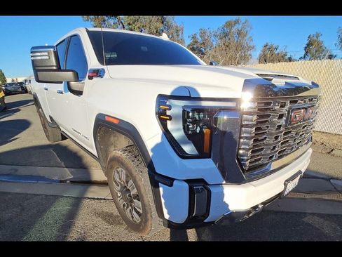 Used 2024 GMC Sierra 2500 Denali w/ Denali Reserve Package image 2
