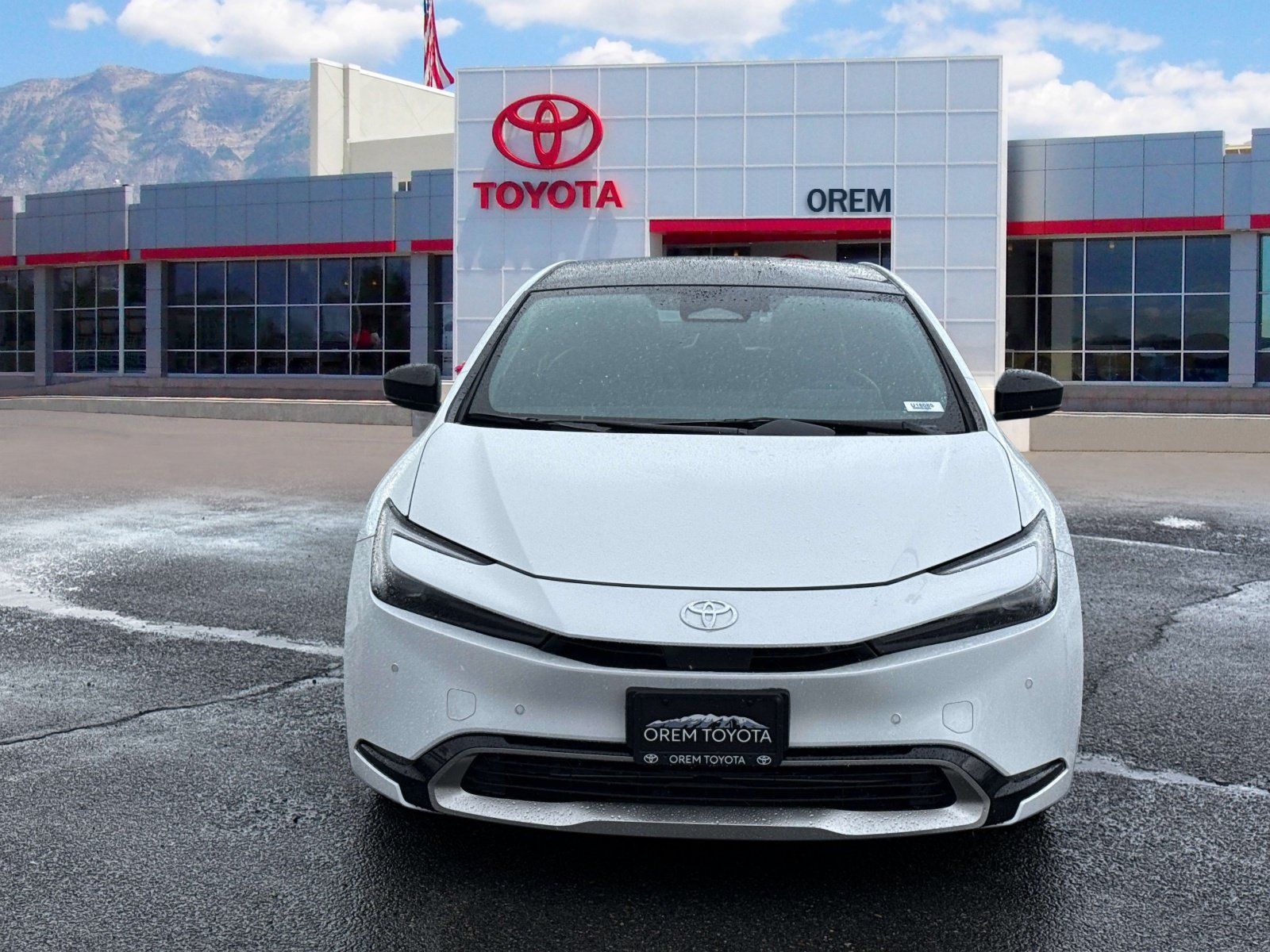 Used 2023 Toyota Prius Prime Premium FWD image 2