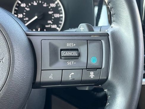 Used 2025 Nissan Pathfinder SV FWD image 15