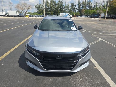 Used 2018 Honda Accord Sport image 2