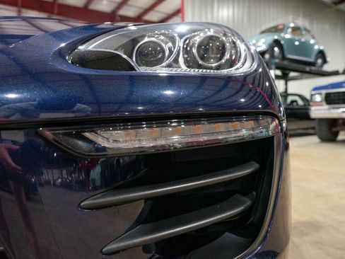 Used 2018 Porsche Macan AWD/4WD image 36