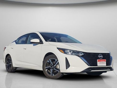 Used 2025 Nissan Sentra SV image 2