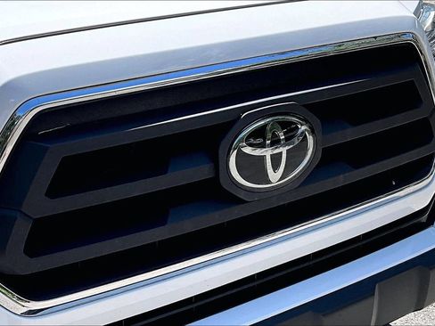 Used 2022 Toyota Tacoma SR5 AWD/4WD image 32