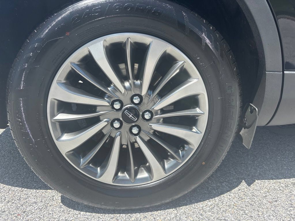 Used 2019 Lincoln Nautilus Select AWD/4WD image 3