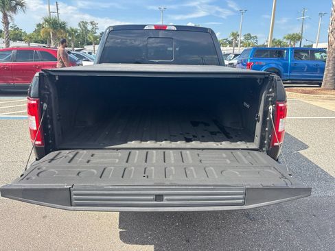 Used 2018 Ford F150 XLT w/ Equipment Group 302A Luxury AWD/4WD image 9