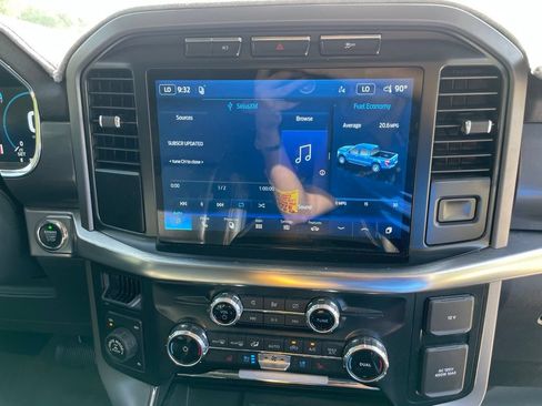 Used 2022 Ford F150 Lariat w/ Bed Utility Package AWD/4WD image 11