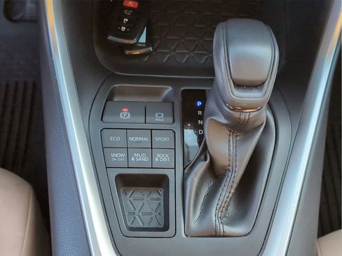 Used 2020 Toyota RAV4 XLE w/ Convenience Package image 21