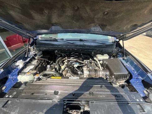 Used 2018 Nissan Titan SV w/ SV Convenience Package AWD/4WD image 23