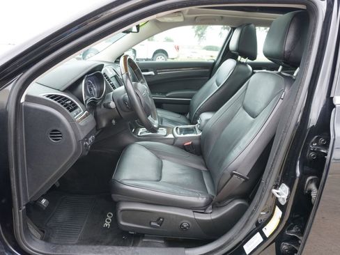 Used 2016 Chrysler 300 C RWD image 7