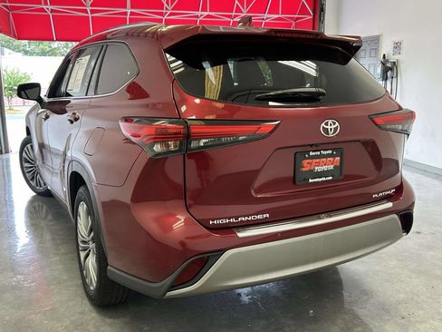 Used 2020 Toyota Highlander Platinum FWD image 5