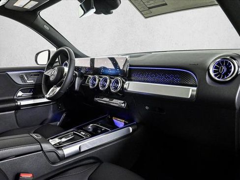Used 2026 Mercedes-Benz GLB 250 4MATIC image 9