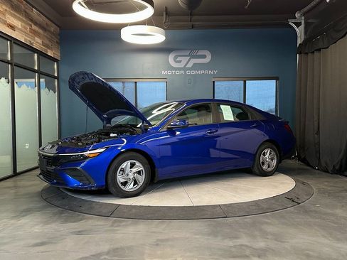 Used 2024 Hyundai Elantra SE image 25