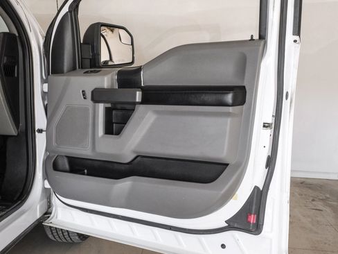 Used 2015 Ford F150 XLT image 34