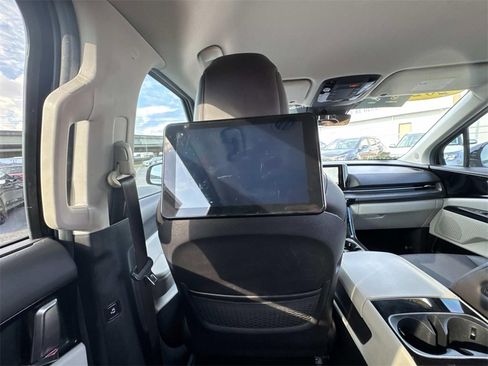 Certified 2022 Kia Carnival SX image 22