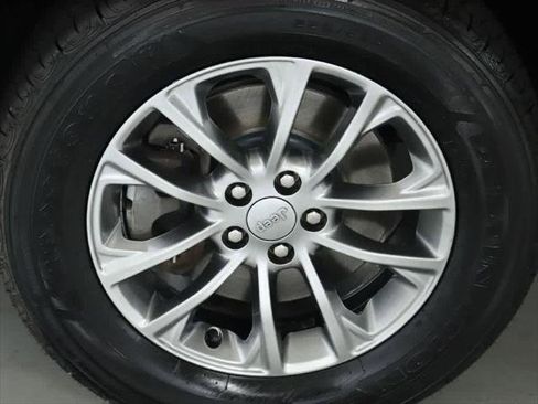 Certified 2020 Jeep Cherokee Latitude Lux w/ Quick Order Package 26H Lux image 37