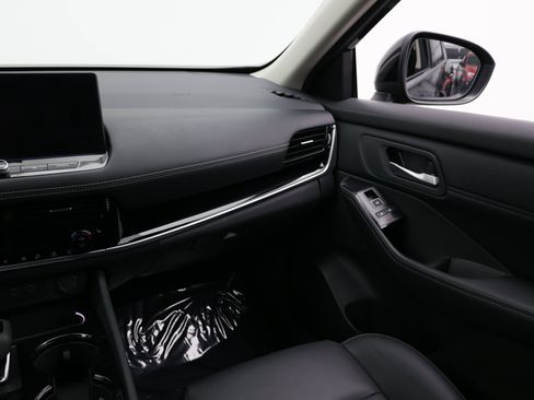 Used 2026 Nissan Rogue SL FWD image 33