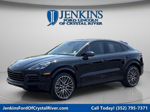 Used 2022 Porsche Cayenne Coupe AWD/4WD image 1