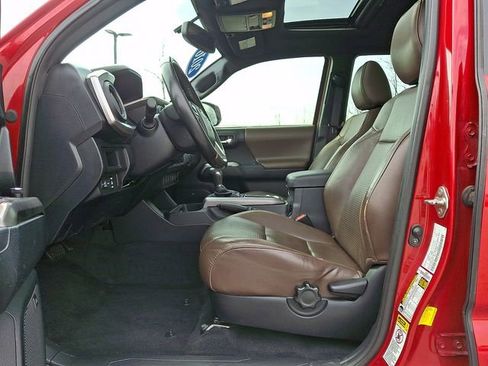 Used 2016 Toyota Tacoma Limited w/ Towing Package image 15