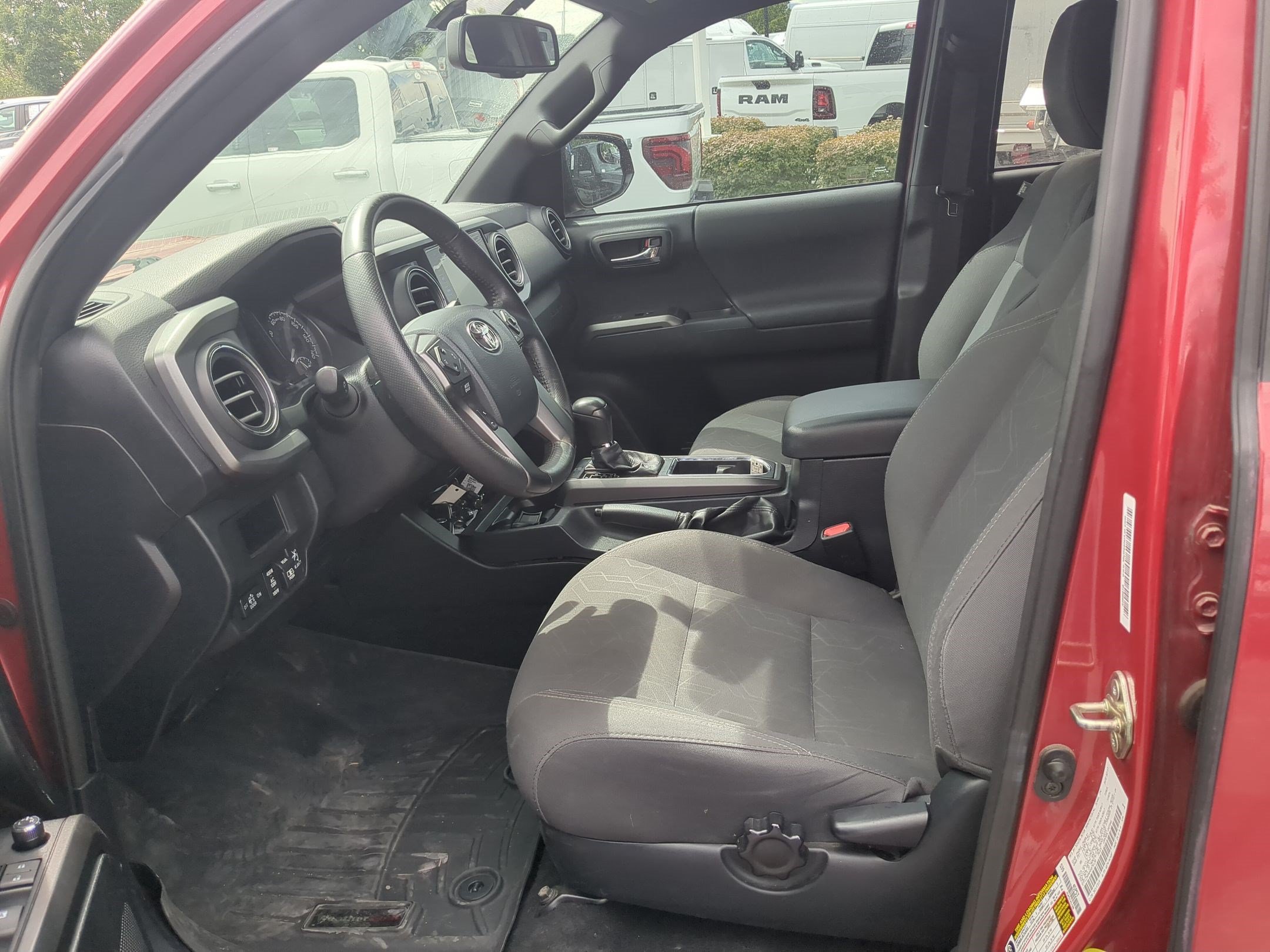 Used 2017 Toyota Tacoma TRD Sport w/ Tow Package (A/T) AWD/4WD image 17