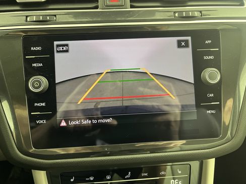 Certified 2022 Volkswagen Tiguan SE w/ Panoramic Sunroof Package image 28