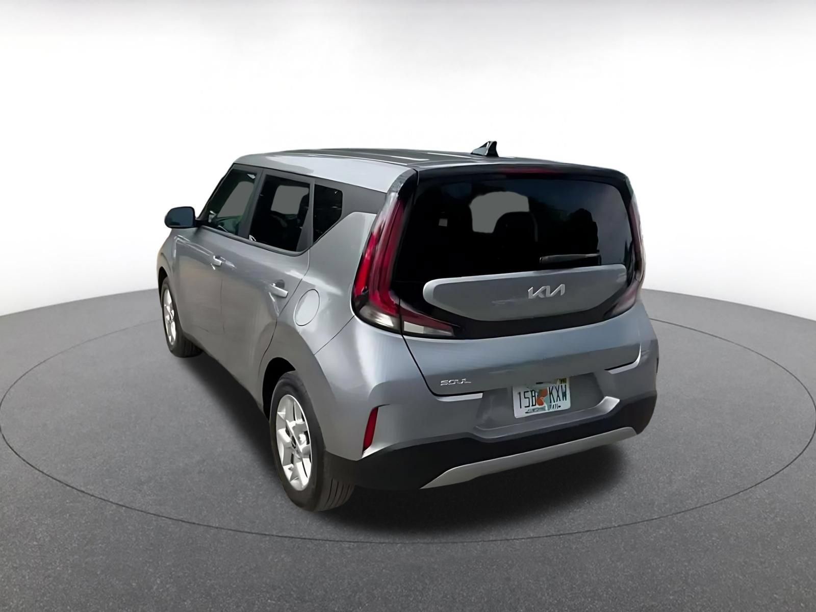 Used 2025 Kia Soul LX w/ LX Technology Package FWD image 9