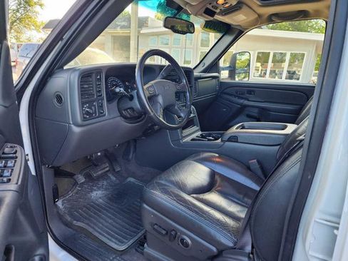 Used 2007 GMC Sierra 3500 SLT w/ Heavy-Duty Power Package AWD/4WD image 12