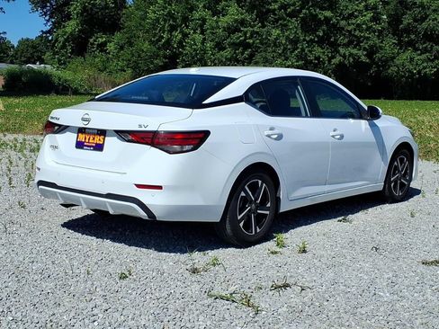 Used 2024 Nissan Sentra SV FWD image 11
