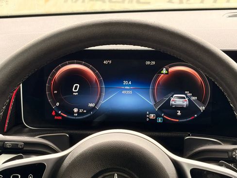 Used 2021 Mercedes-Benz GLB 250 4MATIC image 30