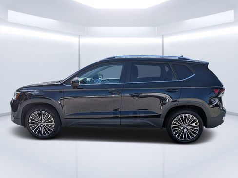 Used 2025 Volkswagen Taos SE FWD image 6