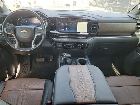 Used 2023 Chevrolet Silverado 1500 High Country w/ Z71 Off-Road Package image 9