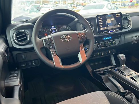 Used 2023 Toyota Tacoma TRD Off-Road w/ Technology Package image 18