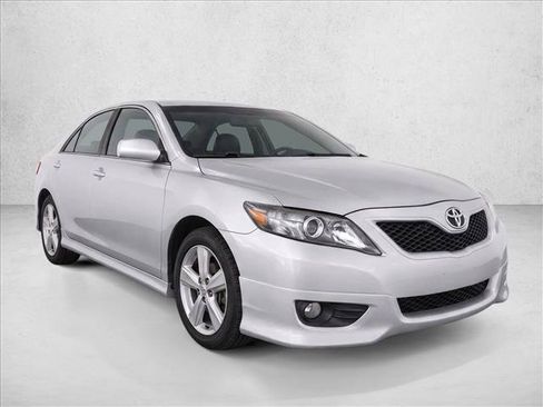 Used 2010 Toyota Camry SE w/ Sport Convenience Pkg FWD image 3