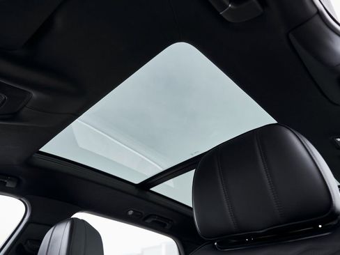 Used 2023 Bentley Bentayga Extended Wheelbase image 49