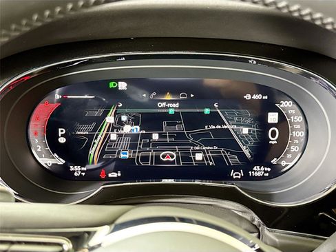 Used 2024 Bentley Bentayga image 17