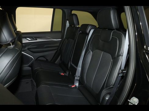 New 2026 Jeep Grand Cherokee Limited AWD/4WD image 15