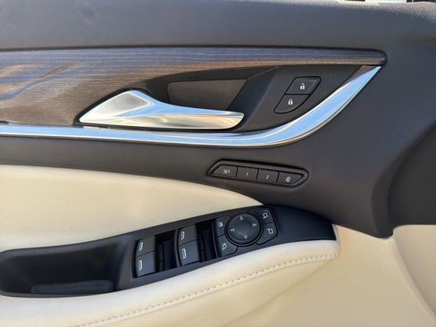 Used 2024 Buick Enclave Avenir w/ Avenir Technology Package image 24