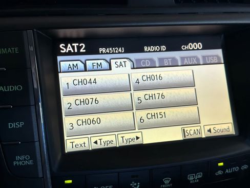 Used 2010 Lexus IS 350 w/ Preferred Accessory Package RWD image 18