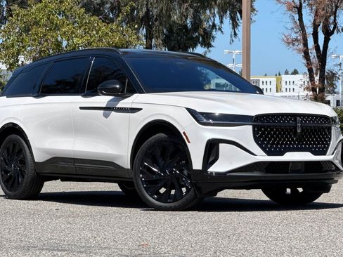 New 2026 Lincoln Nautilus Reserve AWD/4WD image 2