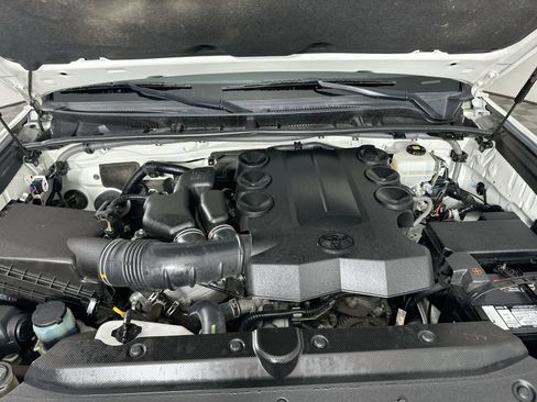 Used 2018 Toyota 4Runner Limited AWD/4WD image 32