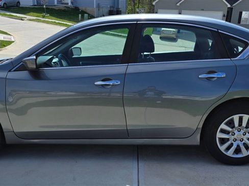 Used 2016 Nissan Altima 2.5 S w/ Power Driver Seat Package image 5