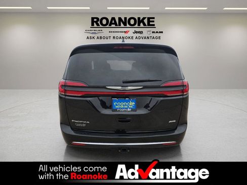 Used 2024 Chrysler Pacifica Pinnacle w/ Trailer Tow Group image 9