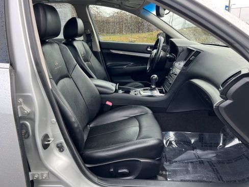 Used 2010 INFINITI G37 Journey w/ Premium Pkg image 9