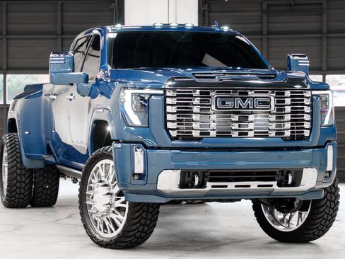 Used 2026 GMC Sierra 3500 Denali w/ Denali Reserve Package AWD/4WD image 1