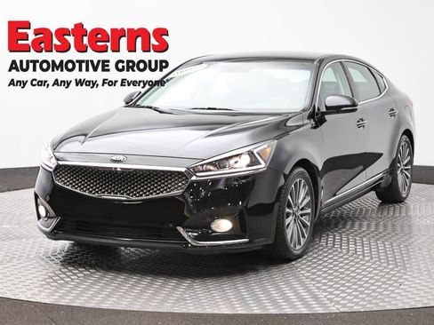 Used 2019 Kia Cadenza Premium image 1