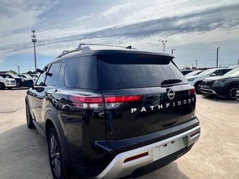 Certified 2022 Nissan Pathfinder SL w/ SL Premium Package FWD image 10