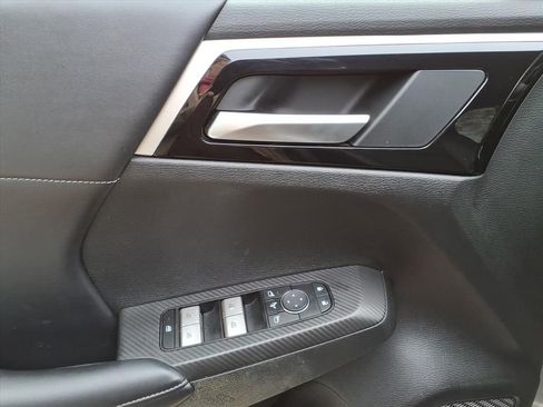 Used 2024 Mitsubishi Outlander SE image 11