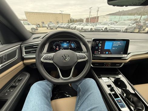 New 2026 Volkswagen Atlas Cross Sport SE image 14