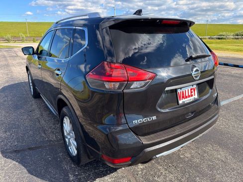 Used 2018 Nissan Rogue SV w/ Premium Package AWD/4WD image 13